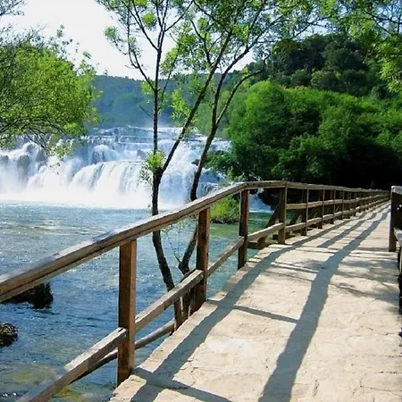 Holiday home House 100 Y Old In Nature, 12km To Np Krka, Min 3 People *