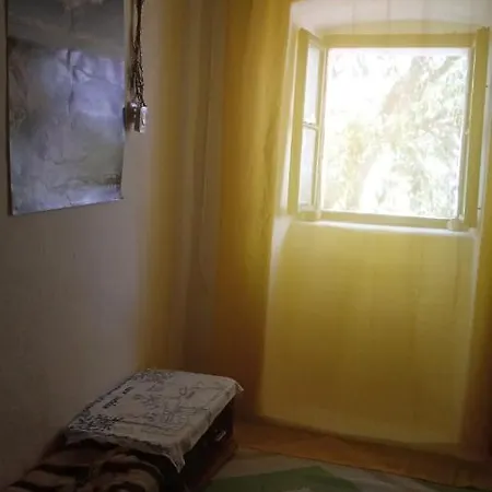 House 100 Y Old In Nature, 12km To Np Krka, Min 3 People Razvode