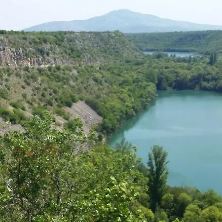 House 100 Y Old In Nature, 12km To Np Krka, Min 3 People