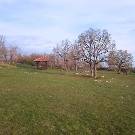 House 100 Y Old In Nature, 12km To Np Krka, Min 3 People *