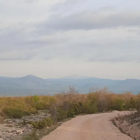 House 100 Y Old In Nature, 12km To Np Krka, Min 3 People * Razvode
